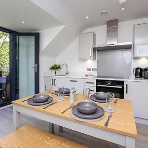 https://the-penthouse-26-st-johns-mews.yorkshirehotels.net